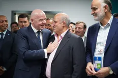 تاج در کنار اینفانتینو