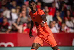 سویا نفس آبی&zwnj;اناری&zwnj;ها را گرفت؛ ضربه سنگین به امید&zwnj;های قهرمانی شاگردان فلیک