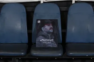 ادای احترام به مرحوم درجاتی قبل از رویارویی گل&zwnj;گهر و ملوان