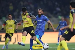 کارشناسی داوری بازی استقلال - سپاهان:بازیکن استقلال باید اخراج میشد؟