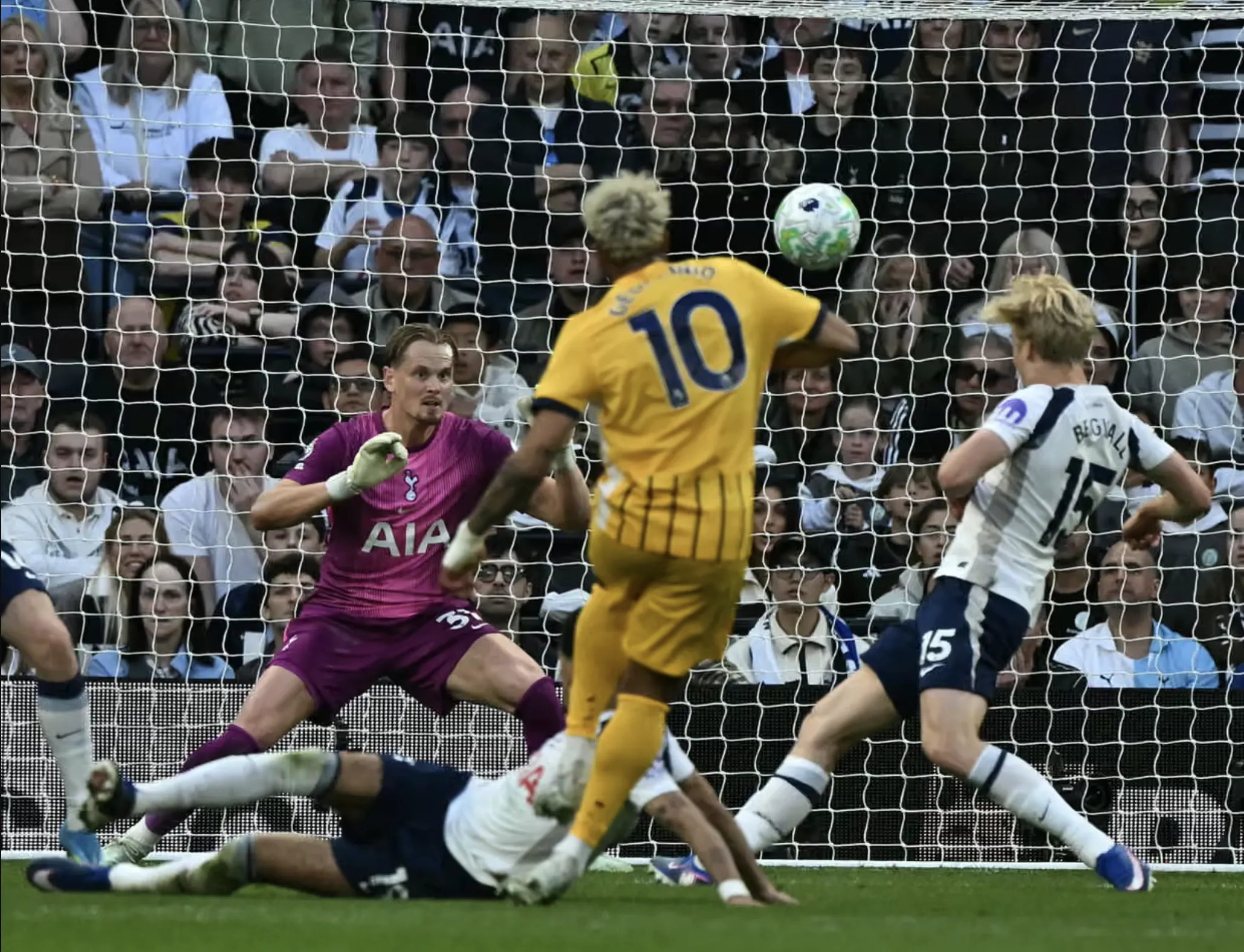 گل دوم برایتون به تاتنهام توسط روتر در دقیقه 95