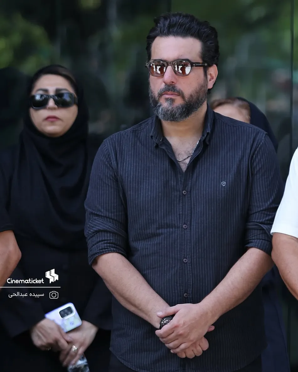 هنرمندان در مراسم تشییع اکبر عبدی