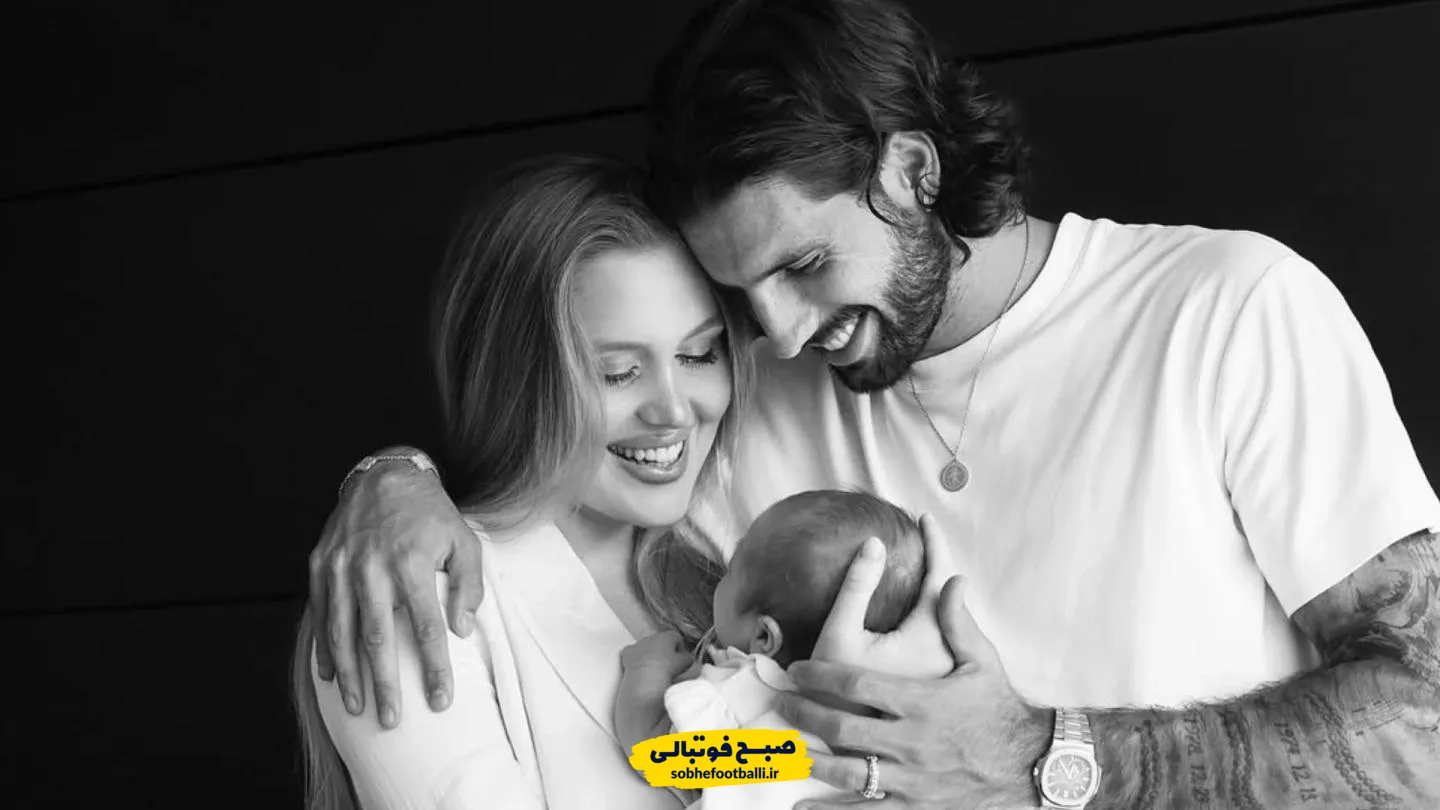 دومینیک سوبوسلای و همسرش بورکا بوزیک همراه دخترشان در عکس خانوادگی ستاره لیورپول دومینیک سوبوسلای و همسرش بورکا بوزیک همراه دخترشان در عکس خانوادگی ستاره لیورپول