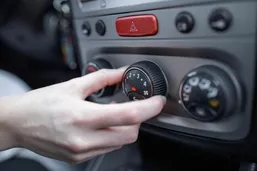 با این ترفندهای ساده کولر ماشینتان دو برابر خنک می&zwnj;کند