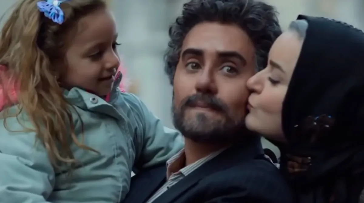 ویدئو؛ صحنه&zwnj;های منشوری الناز شاکردوست و نعیمه نظام دوست حاشیه&zwnj;ساز شد؛ توضیح تهیه&zwnj;کننده درباره ویدئوی جنجالی فیلم &laquo;کج&zwnj;پیله&raquo;