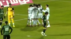 تصویر خبر گل اول چادرملو به خیبر با ضربه حبیبی&zwnj;نژاد در دقیقه ۷