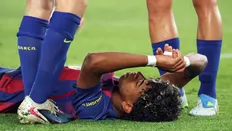 مصدومیت لامین یامال ستاره بارسلونا از ناحیه همسترینگ در جریان بازی مقابل سلتاویگو در لالیگا ۲۰۲۶