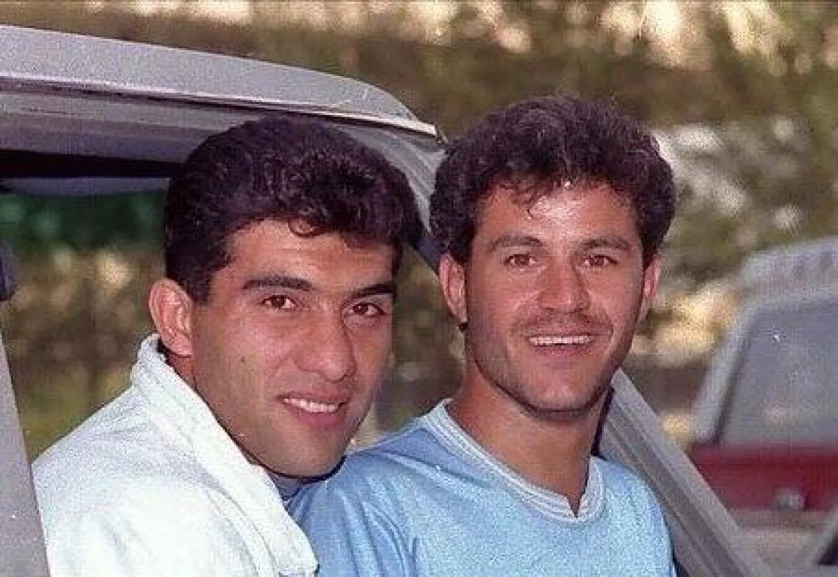 عکس یادگاری فرشاد پیوس، اصغر مدیرروستا با بلیزر مشهور عابدزاده 