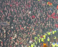 تصویر خبر شب وحشت در امارات؛ درگیری شدید هواداران بایرن با پلیس قبل از شروع بازی +عکس