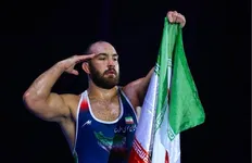 تصویر خبر فیلم کامل کشتی امیرحسین زارع در نیمه نهایی; زارع به فینال رسید