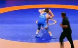 عظیمی با شکست حریف قزاق به فینال رسید +فیلم کامل کشتی