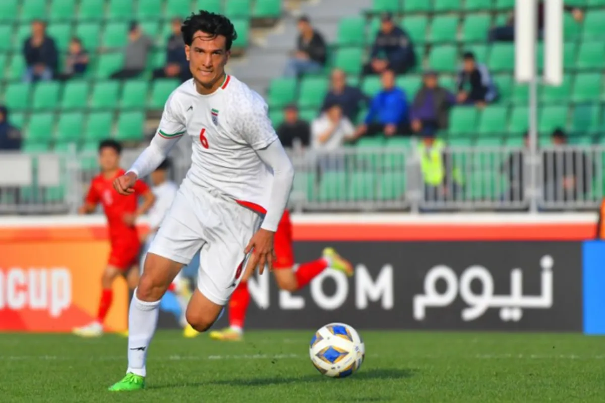 مدافع تراکتور سه ساله تمدید کرد