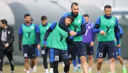 شوخی بانمک مهدی قایدی با ستاره استقلال: روزبه چشمی سالی یک&zwnj;بار گل می&zwnj;زند، اما حساس+فیلم