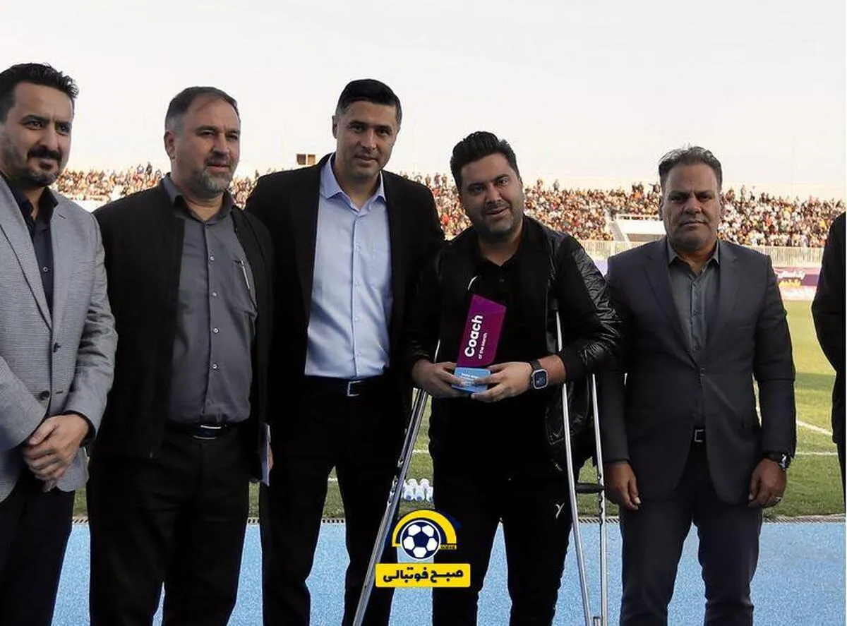 محمدسعید اخباری؛ بهترین سرمربی آبان فوتبال ایران