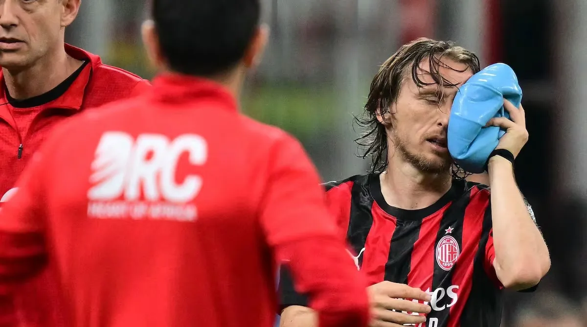 لوکا مودریچ پس از آسیب&zwnj;دیدگی شدید از ناحیه سر در جریان دیدار میلان و یوونتوس