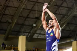 کشتی قهرمانی جهان ۲۰۲۵ | دلاوری غلامرضا فرخی مقابل حریف سوئیسی و صعود به نیمه&zwnj;نهایی