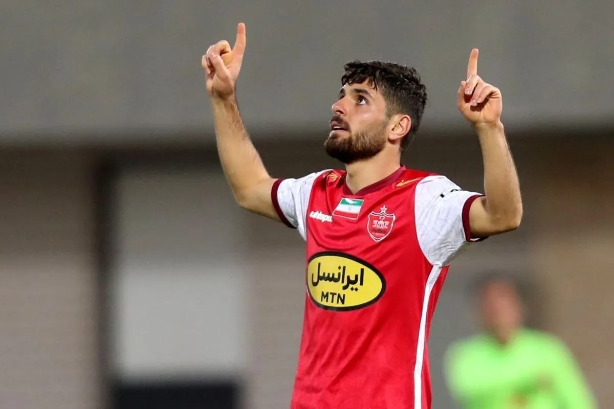 فوری:محمد عمری برای عقد قرار داد وارد باشگاه پرسپویس شد