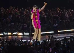 کنسرت در برابر فوتبال/ هری استایلز، آژاکس خانه&zwnj;نشین شد