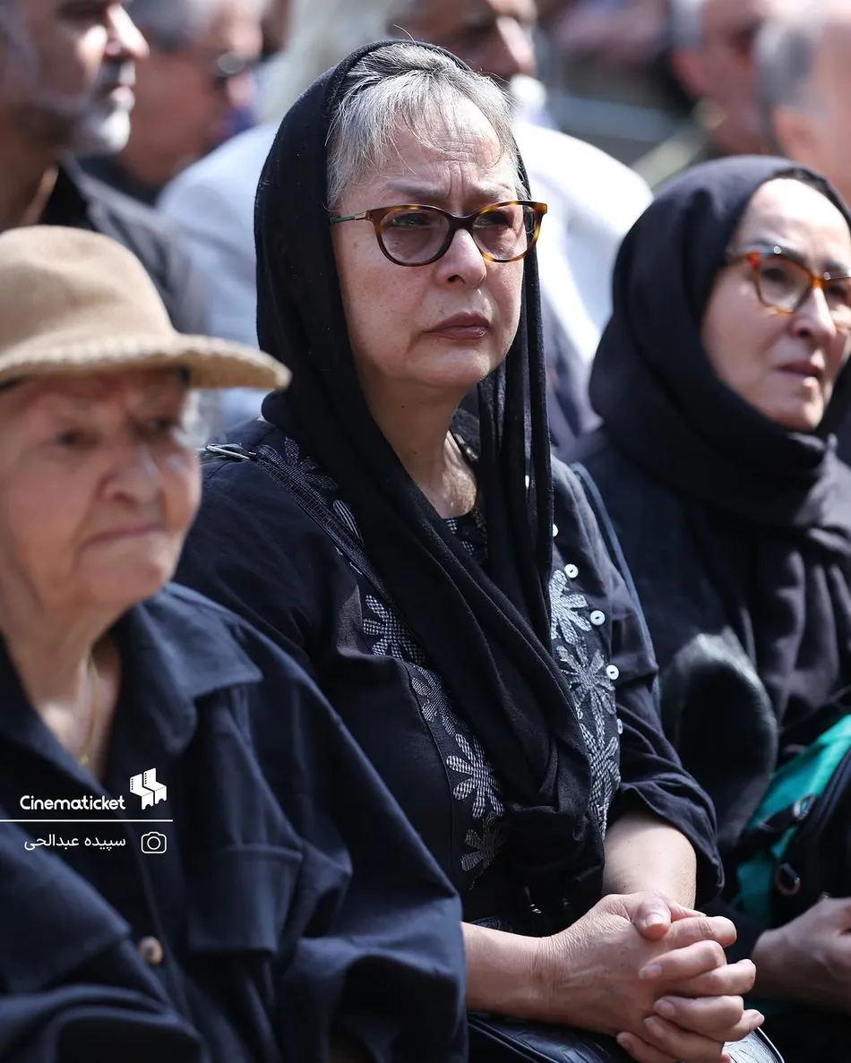 هنرمندان در مراسم تشییع اکبر عبدی