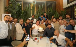 کِل کشیدن ستاره استقلال در جشن تولد ساپینتو