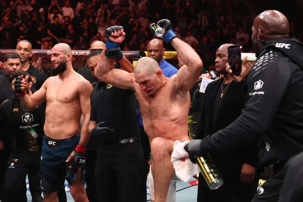 شان استریکلند با تحمیل اولین شکست حمزه چیمایف قهرمان میان وزن UFC شد