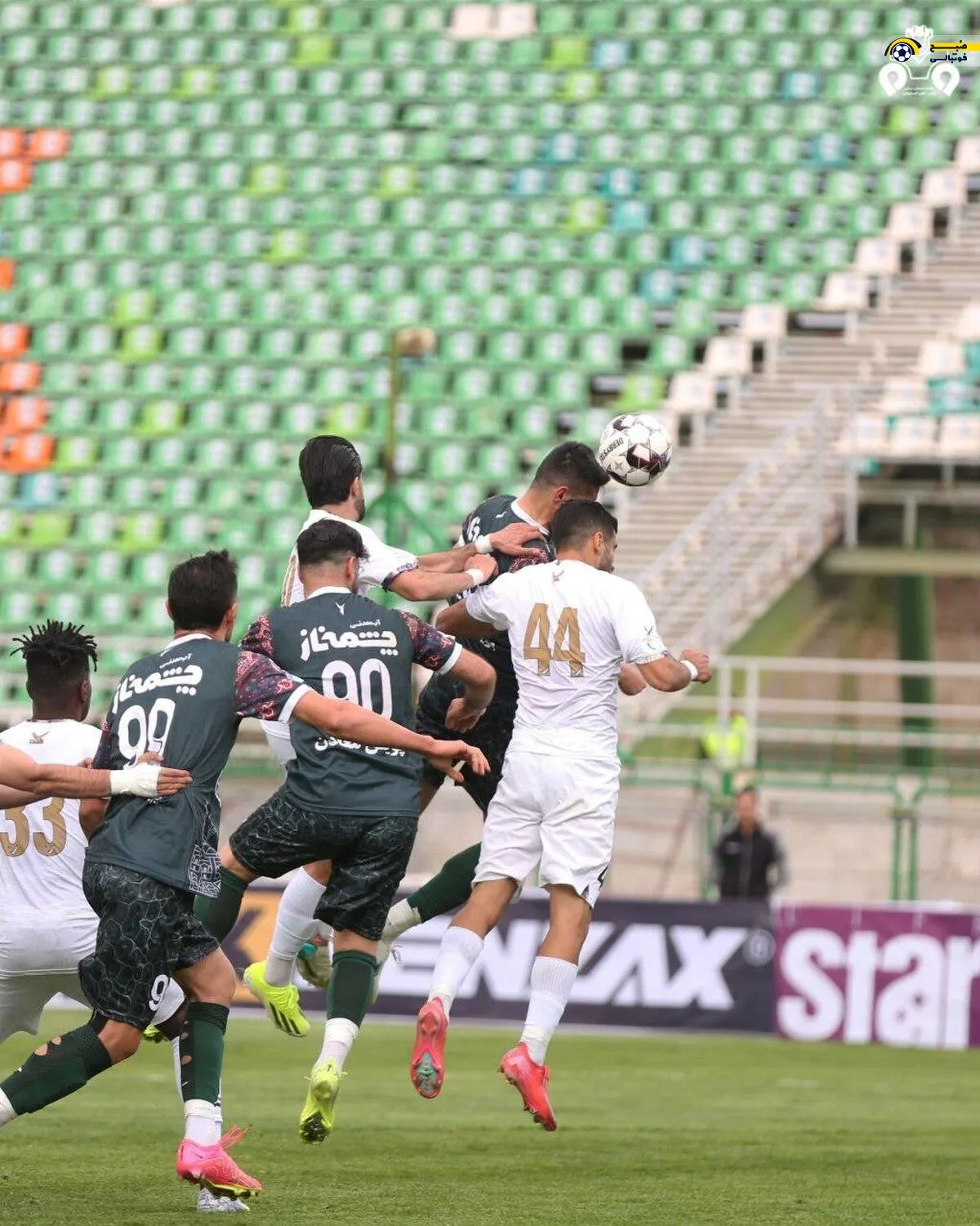در بازی ذوب&zwnj;آهن و چادرملو داور در اقدامی عجیب، پرتاب اوت را آفساید گرفت!