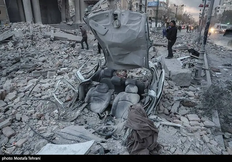 تصاویر تازه از وضعیت اطراف میدان انقلاب بعد از حمله