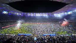 ببینید؛ لحظه صعود هامبورگ به بوندسلیگا پس از هفت سال و هجوم هواداران به زمین مسابقه