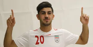 قلعه&zwnj;نویی دلیل خط خوردن ستاره پرسپولیس را فاش کرد؛ ۴ رقیب سرسخت برای خدابنده&zwnj;لو!