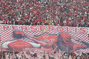 صحنه جنجالی روی سکو&zwnj;های آزادی؛ درگیری لیدر&zwnj;های پرسپولیس با هواداران