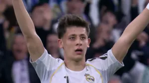 سوپرگل تماشایی آردا گولر به الچه از زمین خودی (رئال مادرید ۴-۱ الچه)