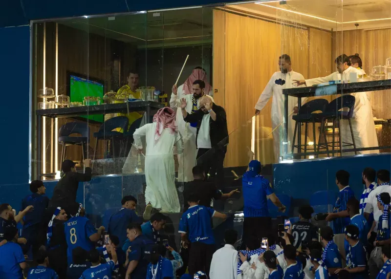 درگیری شدید میان تماشاگران الهلال و النصر 