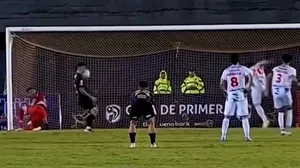 عجیب&zwnj;ترین پنالتی&zwnj;ای که تا به حال دیده&zwnj;اید!