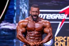 تصویر خبر بیوگرافی هادی چوپان/ صعود گرگ بلوچ به قله بدنسازی جهان