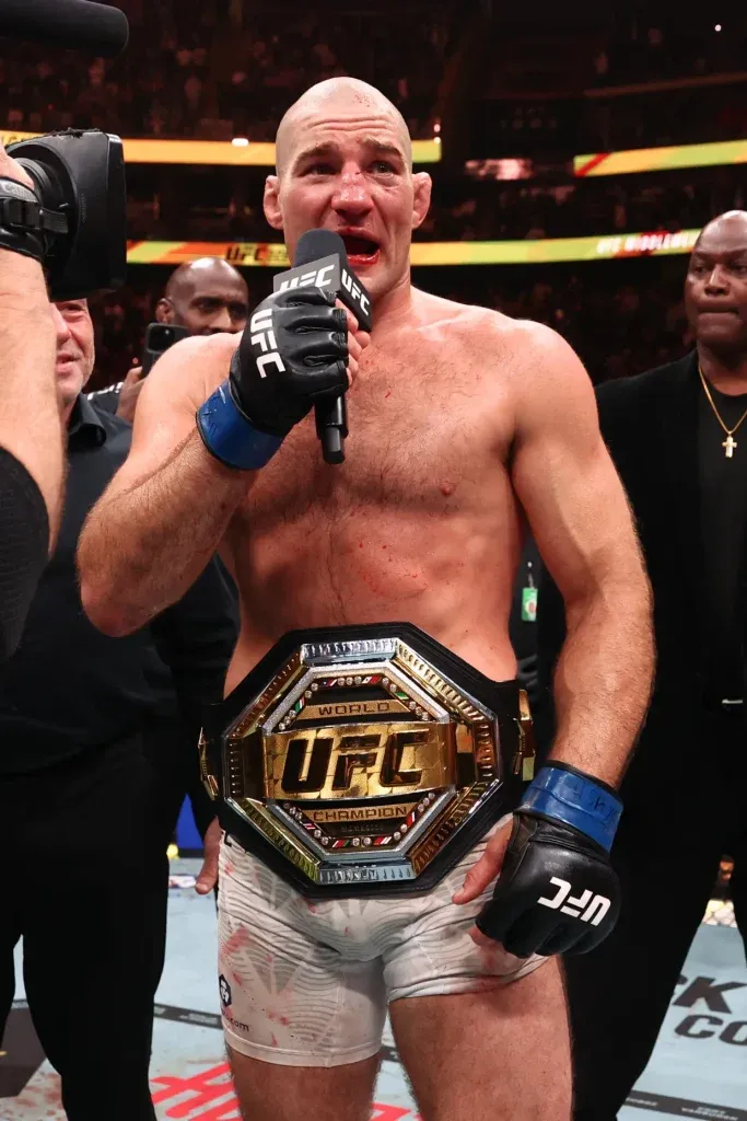 شان استریکلند با تحمیل اولین شکست حمزه چیمایف قهرمان میان وزن UFC شد