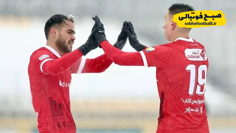ایگور سرگیف و استون اورونوف در لباس پرسپولیس
