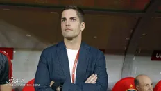 تصویر خبر مربی مشهور اسپانیایی وسط بازی راهی بیمارستان شد!