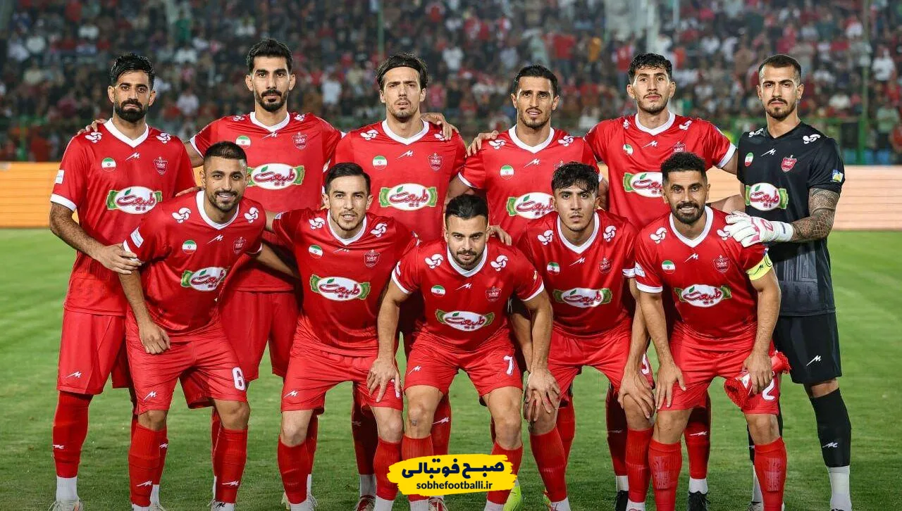 بازیکنان پرسپولیس پیش از شروع مسابقه در لیگ برتر ایران بازیکنان پرسپولیس پیش از شروع مسابقه در لیگ برتر ایران