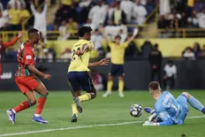 دریبل دروازه&zwnj;بان الاتفاق توسط کینگزلی کومان پیش از گلزنی برای النصر