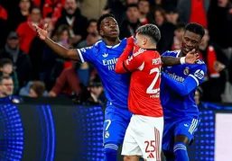 اینفانتینو: بازیکنانی که دهان&zwnj;شان را می&zwnj;پوشانند باید اخراج شوند