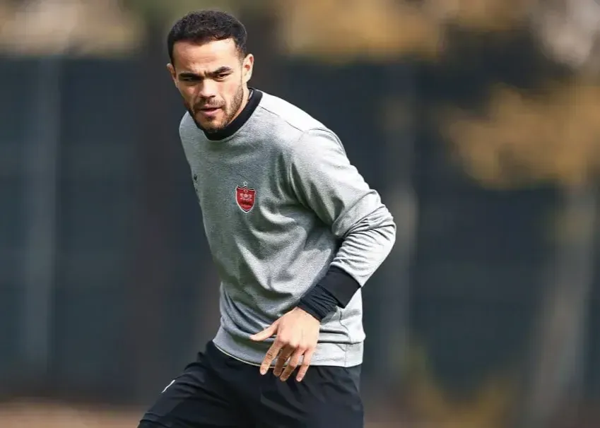 تصویر اوستون اورونوف، بازیکن ملی‌پوش ازبکستانی، در تمرینات باشگاه پرسپولیس