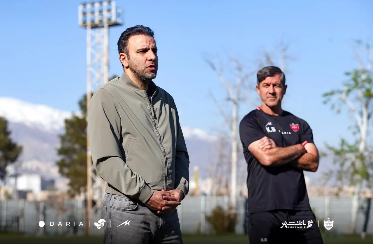 محسن خلیلی، مدیر ورزشی پرسپولیس و کریم باقری