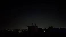 تصویر خبر شنیده شدن صدای شدید پدافند در مرکز تهران