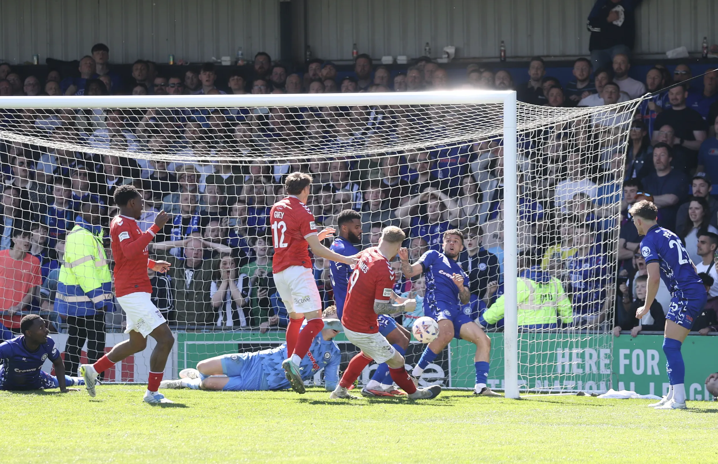 لحظه به ثمر رسیدن گل تساوی دراماتیک جاش استونز برای یورک سیتی مقابل راچدیل در دقیقه ۱۰۳ بازی سرنوشت‌ساز لیگ ملی ۲۰۲۶