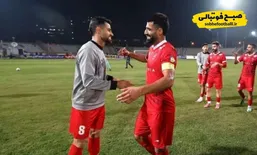 آغوش صمیمانه پورعلی&zwnj;گنجی و کنعانی؛ اتحاد مدافعان پرسپولیس روی زمین و نیمکت