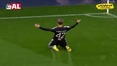 تصویر خبر گل اول بایرن مونیخ به آرسنال توسط لنارت کارل در دقیقه ۳۲