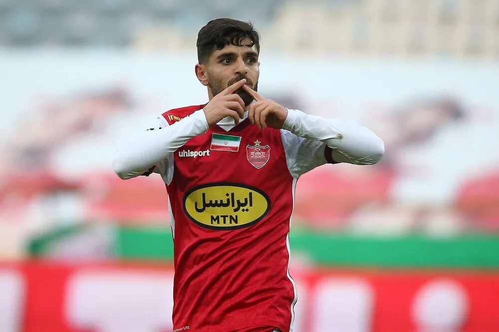 ستاره جوان پرسپولیس طولانی تمدید کرد