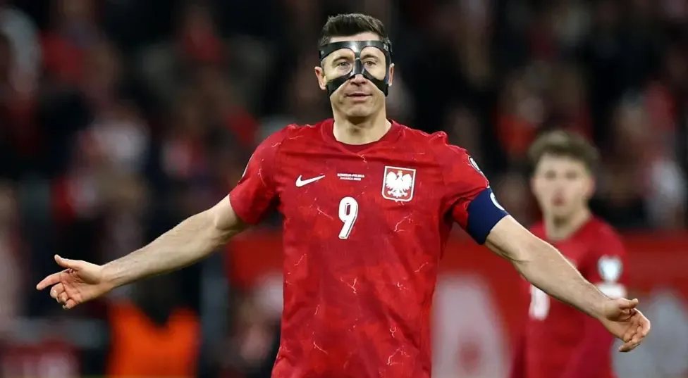 روبرت لواندوفسکی مهاجم بارسلونا و تیم ملی لهستان