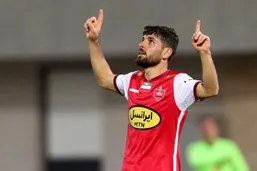 فوری:محمد عمری برای عقد قرار داد وارد باشگاه پرسپویس شد