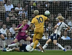 گل دوم برایتون به تاتنهام توسط روتر در دقیقه 95